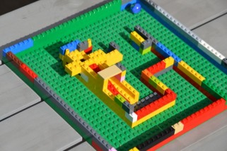 How to make a LEGO maze