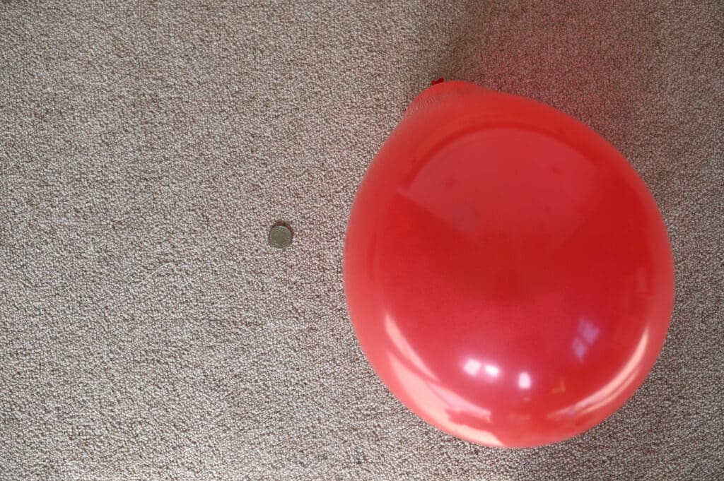 A flyed balloon and a small coin